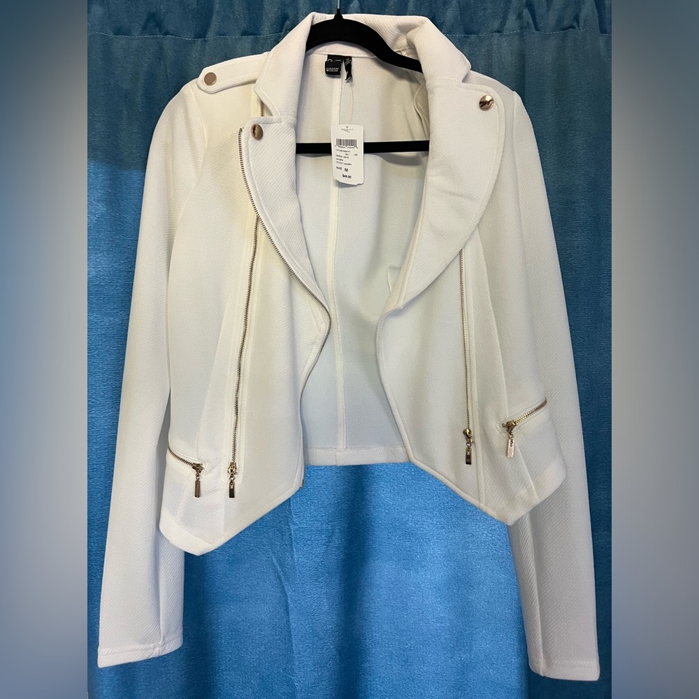 NWT Windsor white jacket never worn with gold zippers and buttons